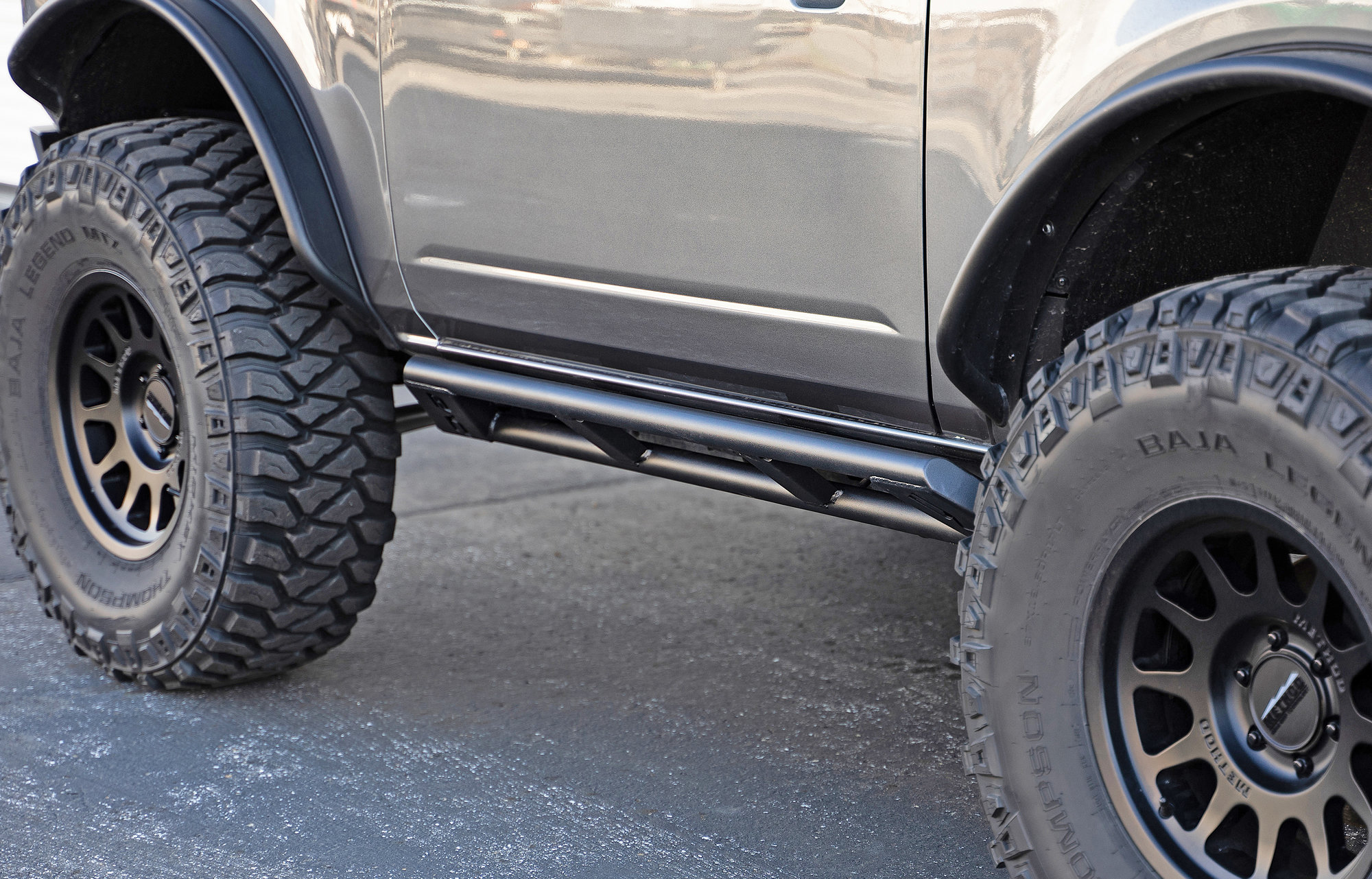 DV8 Offroad SRBR-04FS-15 Series Rock Sliders for 21-26 Ford Bronco 2-Door
